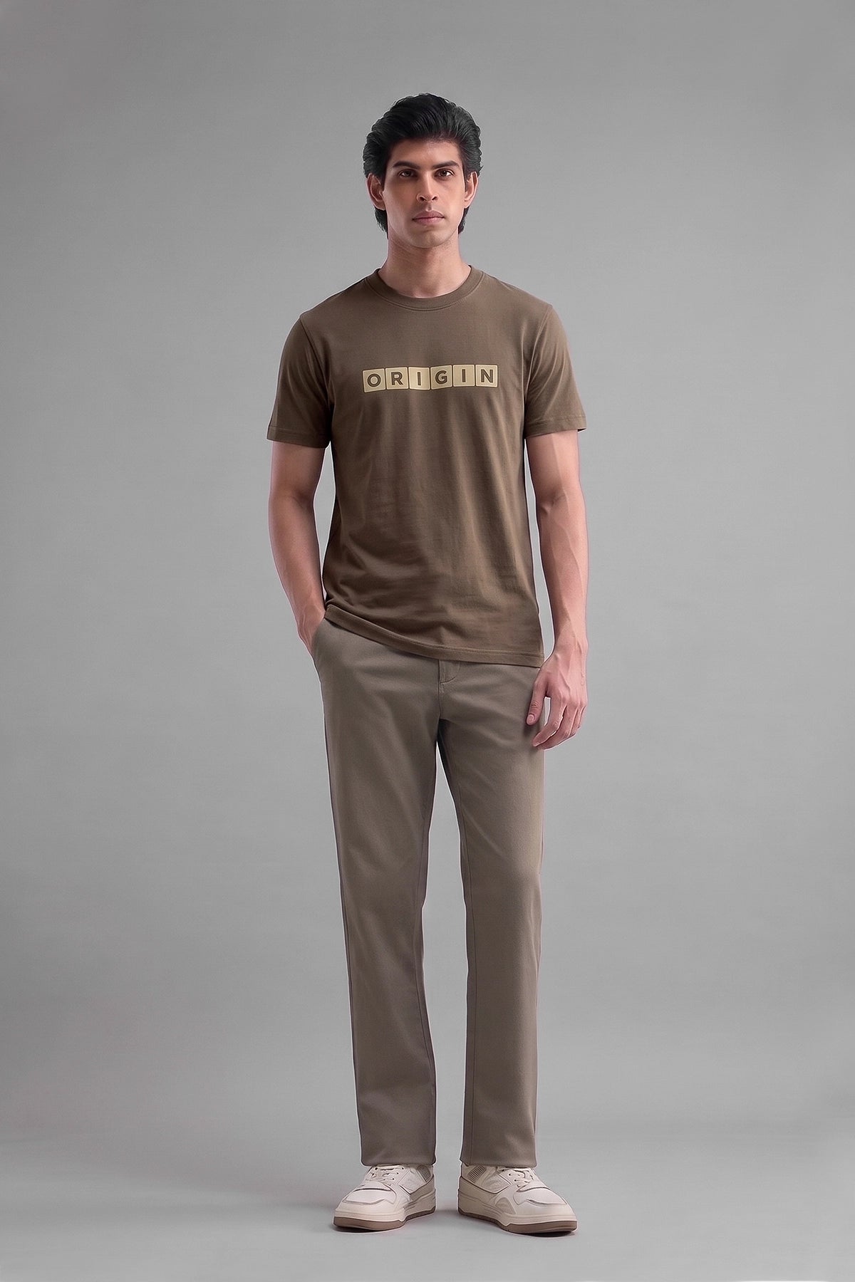 Graphic Tees / DARK BROWN
